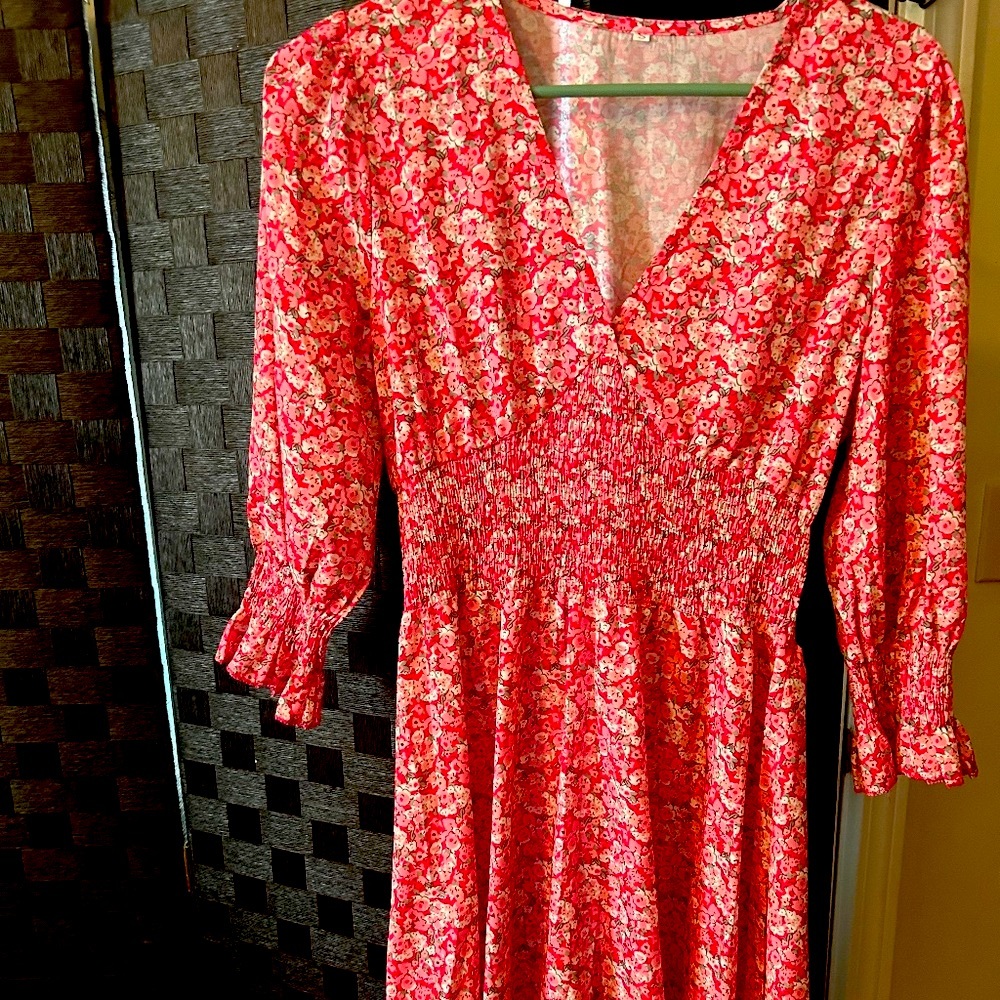 Women’s Floral Dress (unknown brand) new without tags size Small